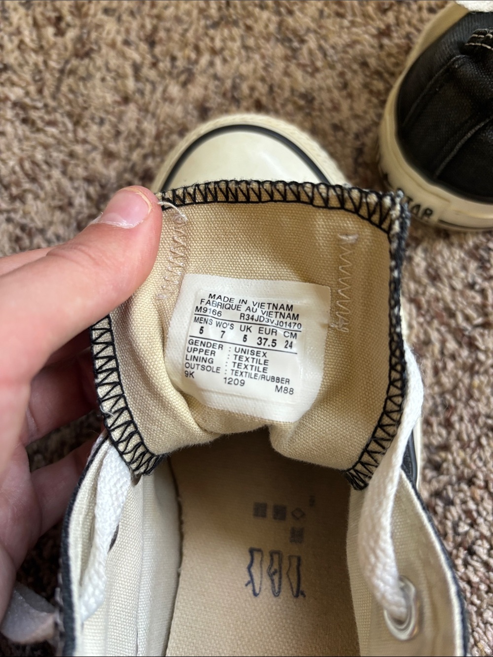 All Star Converse size 7 - Picture 2 of 3